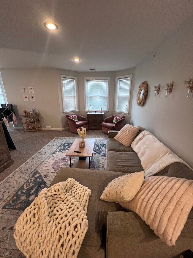 99 Hillside St, Unit 3A in Boston, MA - Building Photo - Building Photo