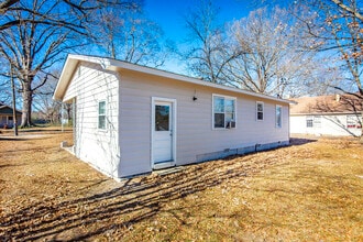 704 N Cypress St in Beebe, AR - Building Photo - Building Photo