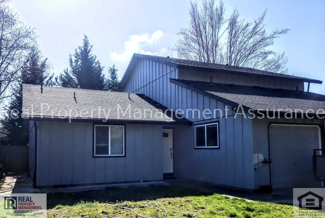 15855 SW Stratford Loop in Tigard, OR - Building Photo