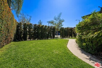 8607 Airdrome St in Los Angeles, CA - Building Photo - Building Photo