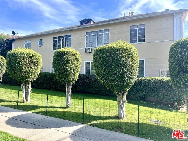 property at 1860 Alexandria Ave