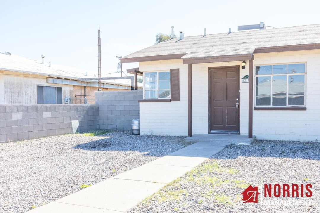 215 E 9th St in Casa Grande, AZ - Building Photo