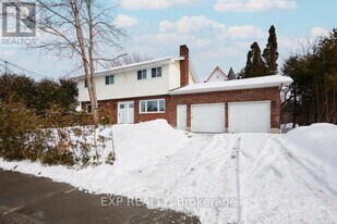555 Churchill Ave N in Ottawa, ON - Building Photo