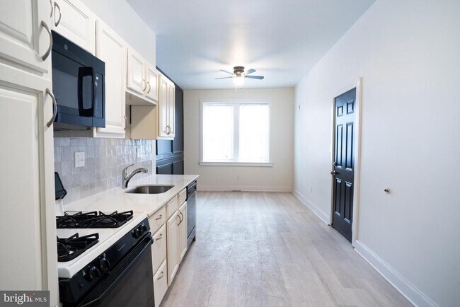 property at 1221 N Randolph St