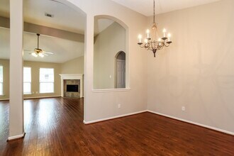 27 Orchid Grove Pl in Conroe, TX - Foto de edificio - Building Photo