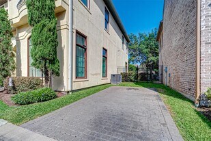 6331 W Mystic Meadow in Houston, TX - Building Photo