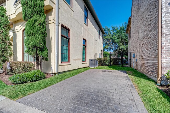 6331 W Mystic Meadow in Houston, TX - Building Photo - Building Photo