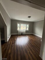 1500 Leslie St in Hillside, NJ - Building Photo