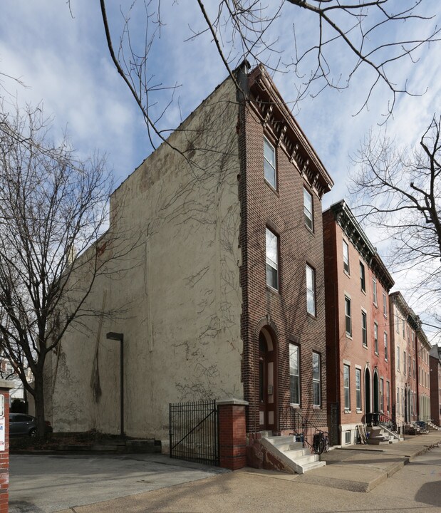 2113 Spring Garden St in Philadelphia, PA - Foto de edificio