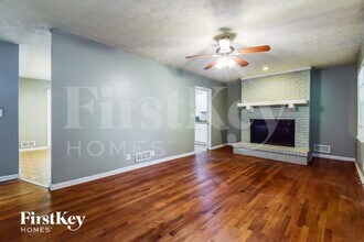 595 Sheppard Rd in Stone Mountain, GA - Foto de edificio - Building Photo