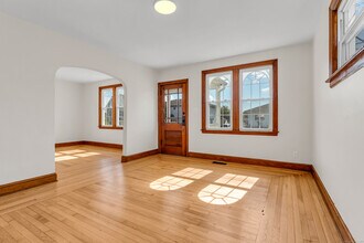 66 Massachusetts Ave in East Haven, CT - Building Photo - Building Photo