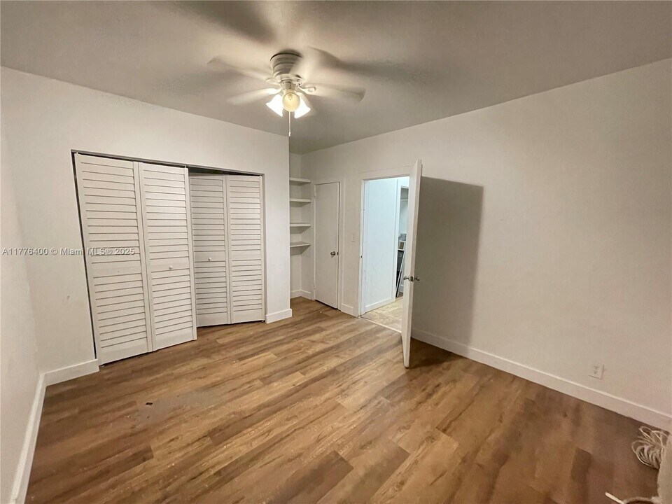 8011 Abbott Ave in Miami Beach, FL - Building Photo
