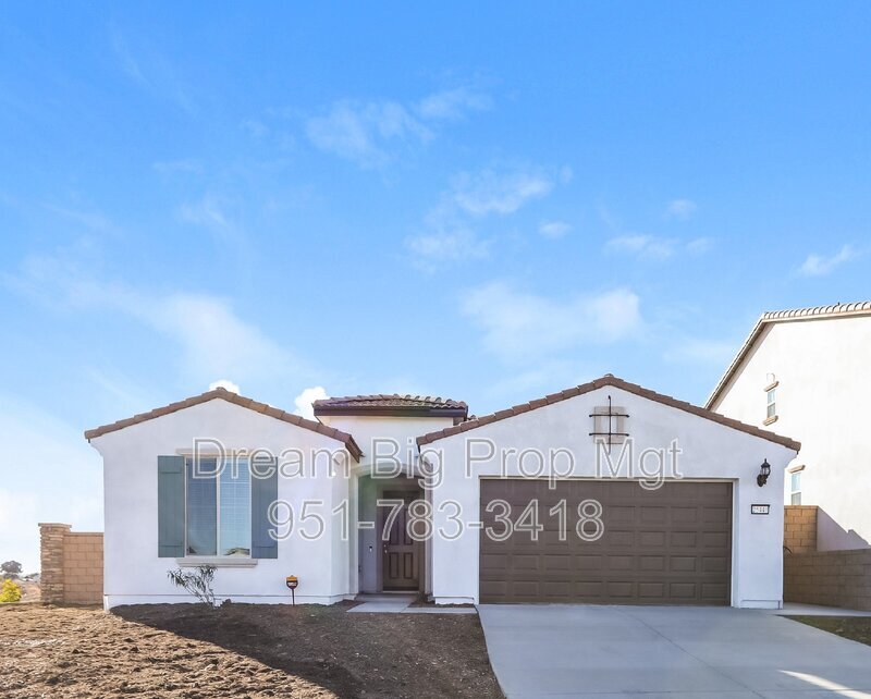 25441 Luna Peak Rd in Menifee, CA - Foto de edificio