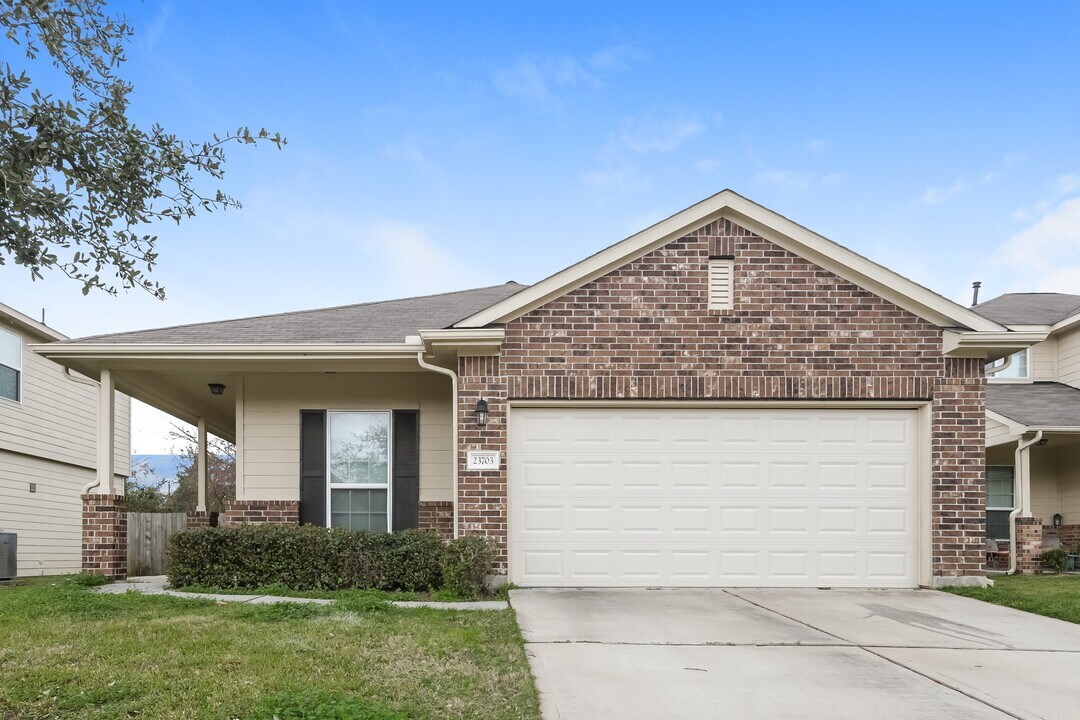 23703 Maple View Dr in Spring, TX - Building Photo