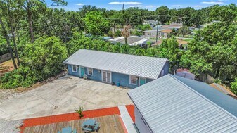 6517 Dimarco Rd in Tampa, FL - Building Photo