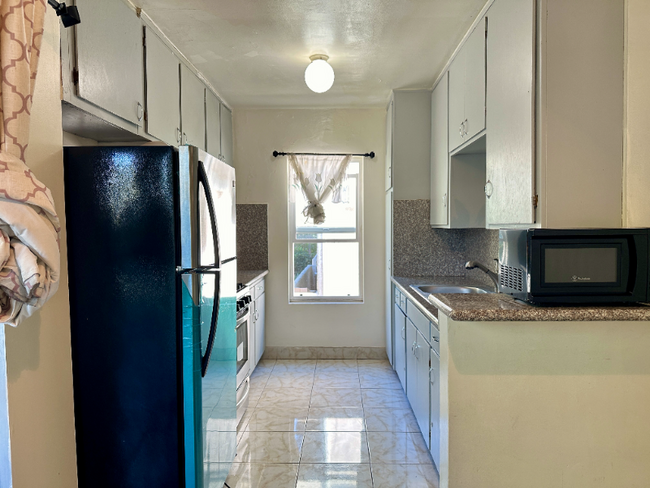 1913 Overland Ave in Los Angeles, CA - Building Photo - Building Photo