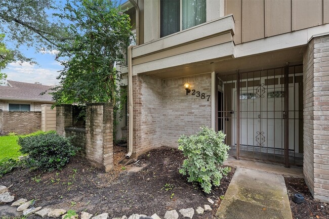 2387 Crescent Park Dr in Houston, TX - Building Photo - Building Photo