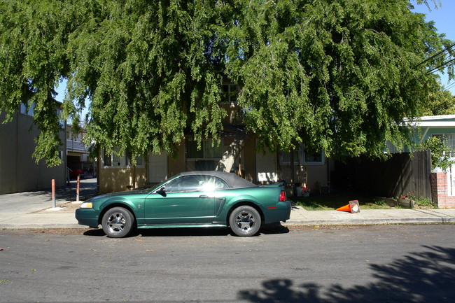 643 Buckeye St in Redwood City, CA - Building Photo - Building Photo