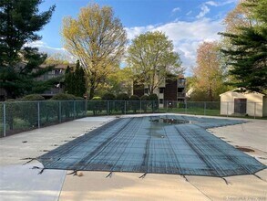 7 Padanaram Rd, Unit 307 in Danbury, CT - Building Photo - Building Photo