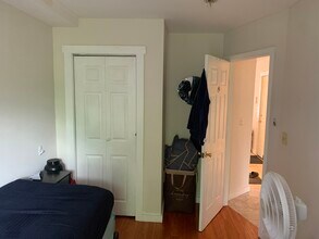 105 Hammond St, Unit #2 in Boston, MA - Foto de edificio - Building Photo