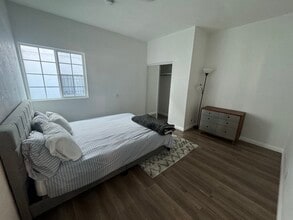 533 E 36th St in Los Angeles, CA - Foto de edificio - Building Photo