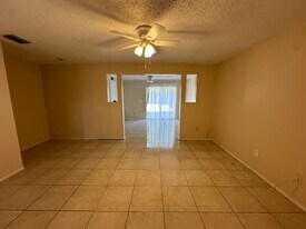 2163 Alicia Dr in Clearwater, FL - Building Photo