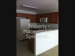 585 Cresting Oak Cir in Orlando, FL - Building Photo - Building Photo