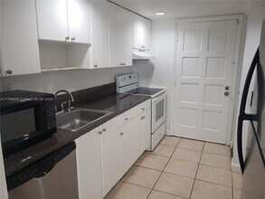 8500 SW 109th Ave in Miami, FL - Building Photo - Building Photo