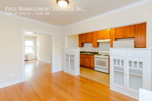 5104 W 18th St in Cicero, IL - Building Photo