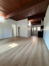 5629 Cleon Ave, Unit APT C in Los Angeles, CA - Building Photo - Building Photo