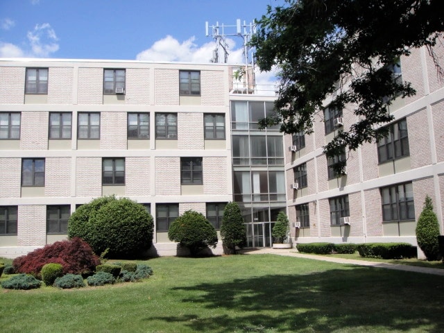 1015 Whalley Ave in New Haven, CT - Building Photo - Building Photo