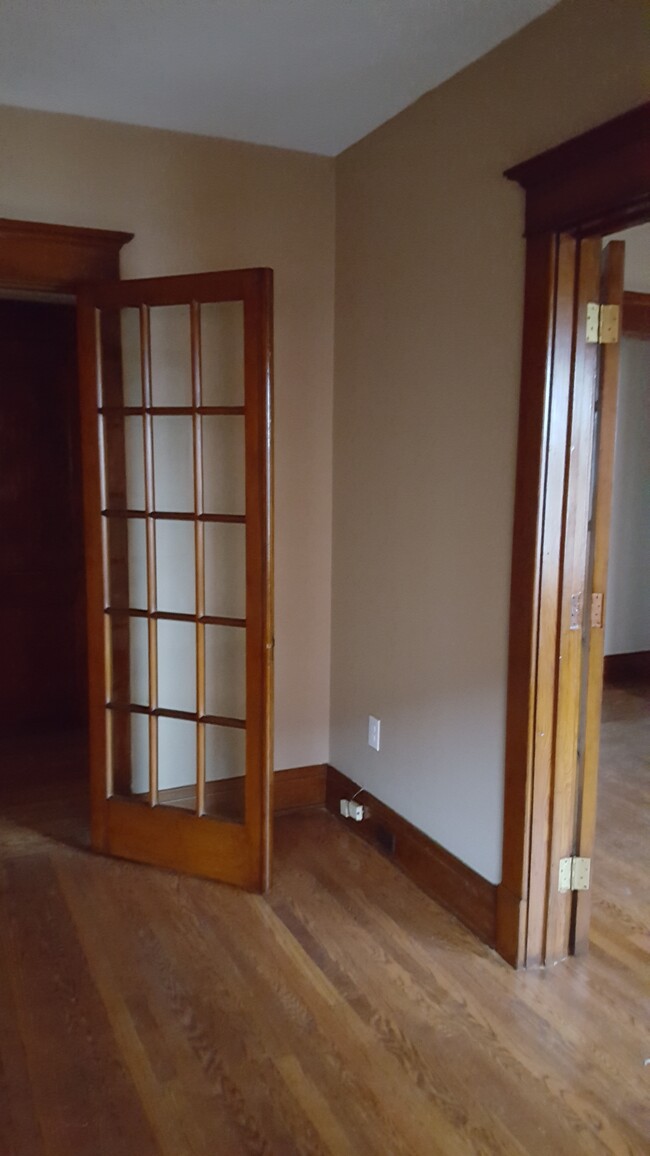 3210 Main St, Unit Apartment 1