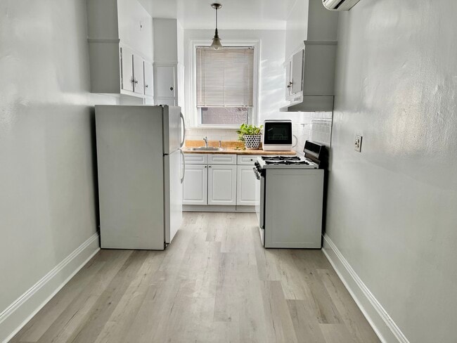 3167 30th St, Unit 2nd Floor