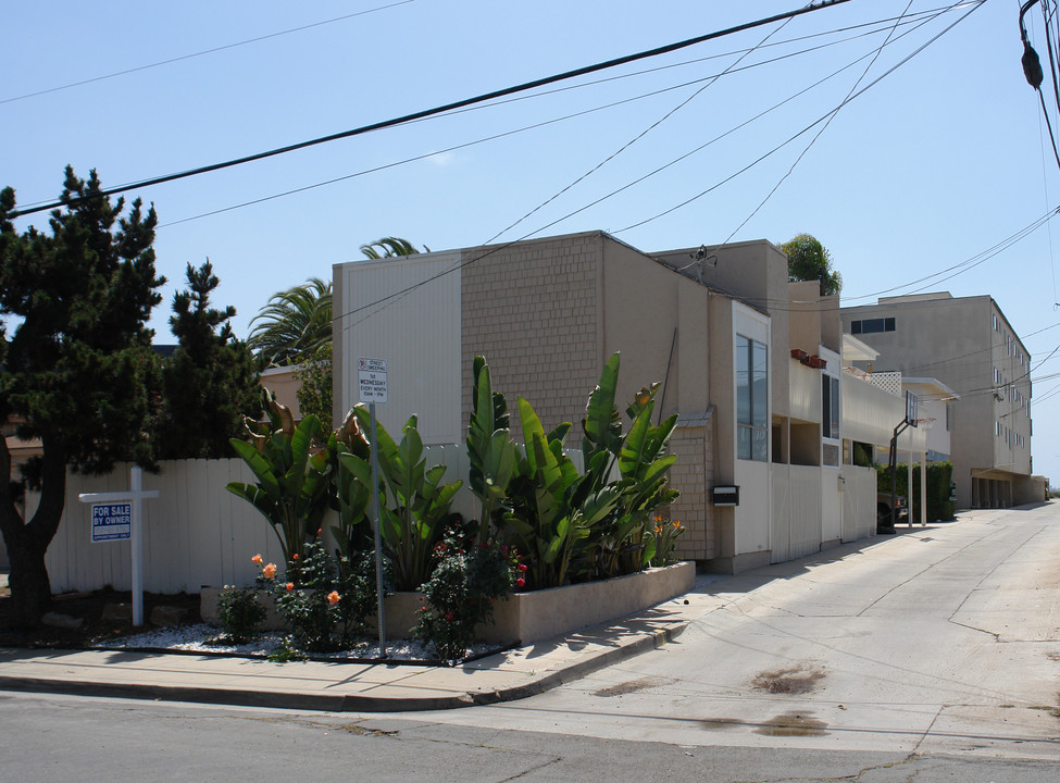 1973 Fortuna Ave in San Diego, CA - Building Photo