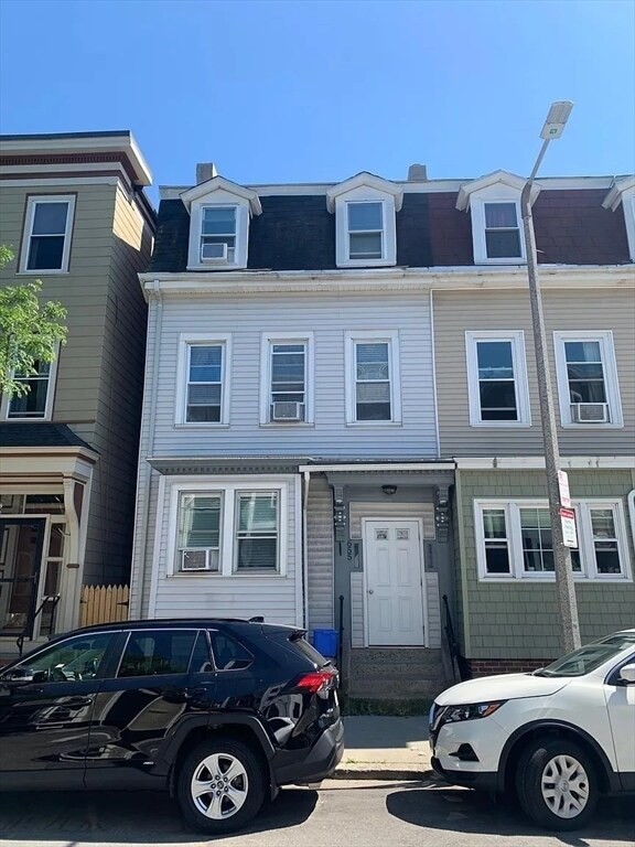 property at 655 E 7th St
