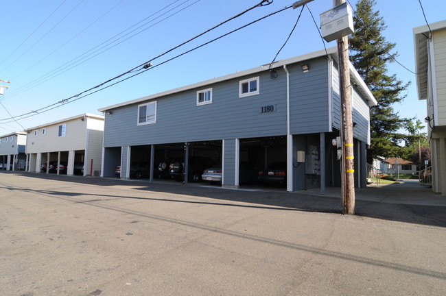 1180 Duchow Way in Folsom, CA - Foto de edificio - Building Photo