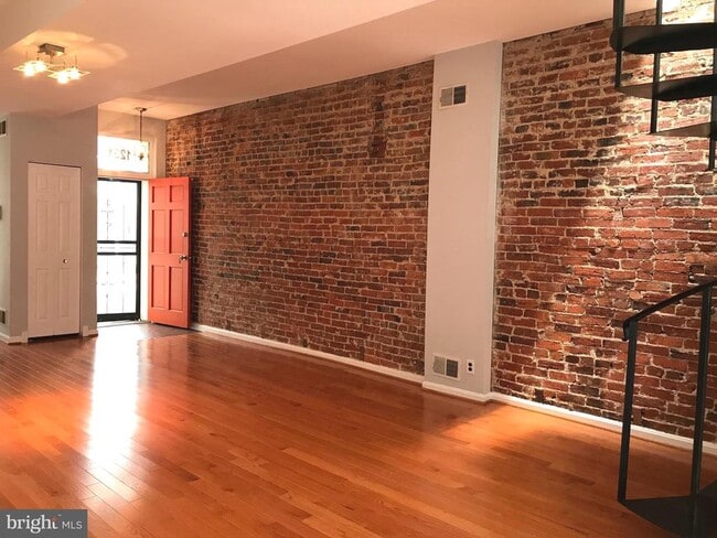 1231 Linden Pl NE in Washington, DC - Building Photo - Building Photo