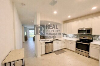 2555 Vine Ave in Naples, FL - Building Photo - Building Photo