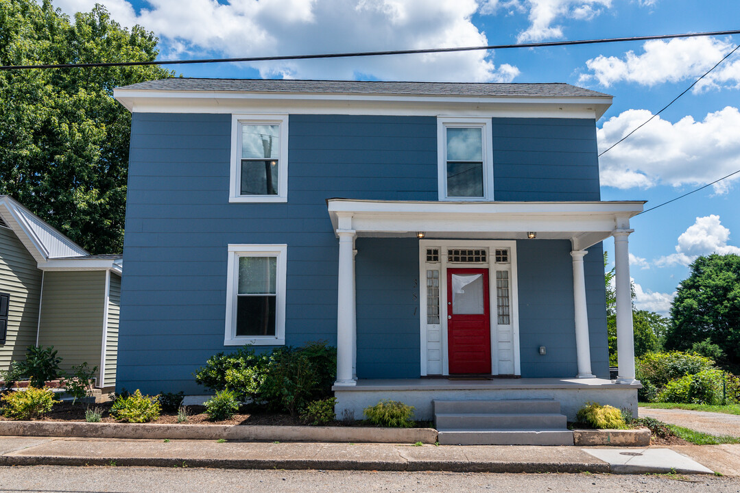 381 Main St in Madison Heights, VA - Foto de edificio