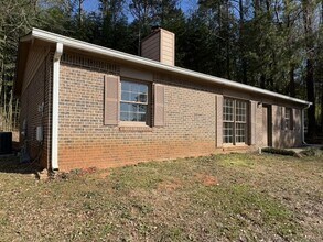 11 Brookfield Dr in Newnan, GA - Building Photo - Building Photo