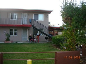 221 Sunset Dr in Antioch, CA - Building Photo - Building Photo