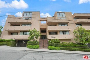930 N Wetherly Dr in West Hollywood, CA - Building Photo