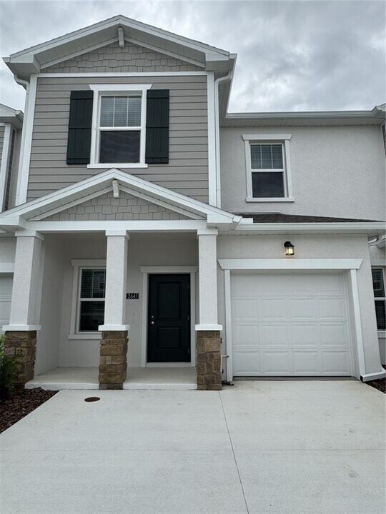 2641 Skyline Lp in Kissimmee, FL - Building Photo