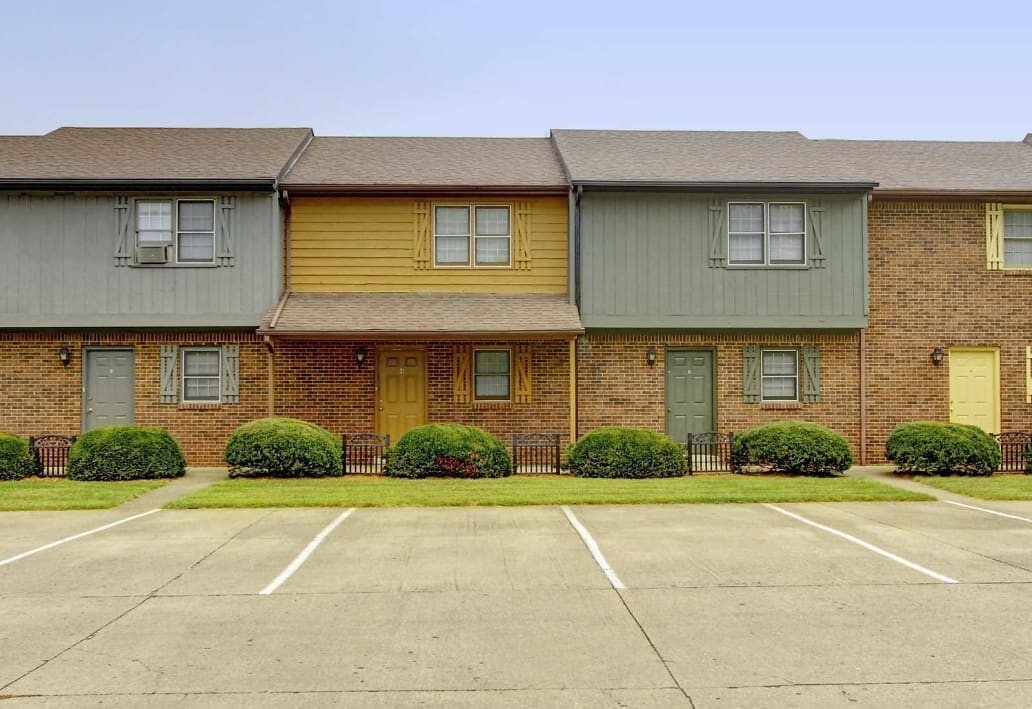 Woodside Townhomes in Radcliff, KY - Building Photo