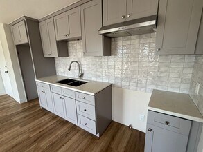 400 N Hobart Blvd in Los Angeles, CA - Foto de edificio - Building Photo