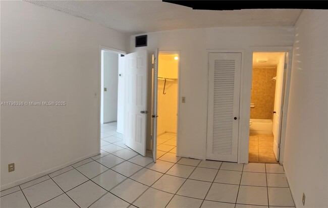 4041 NW 16th St in Lauderhill, FL - Building Photo - Building Photo