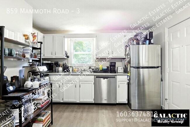 859 Mammoth Rd in Manchester, NH - Building Photo - Building Photo