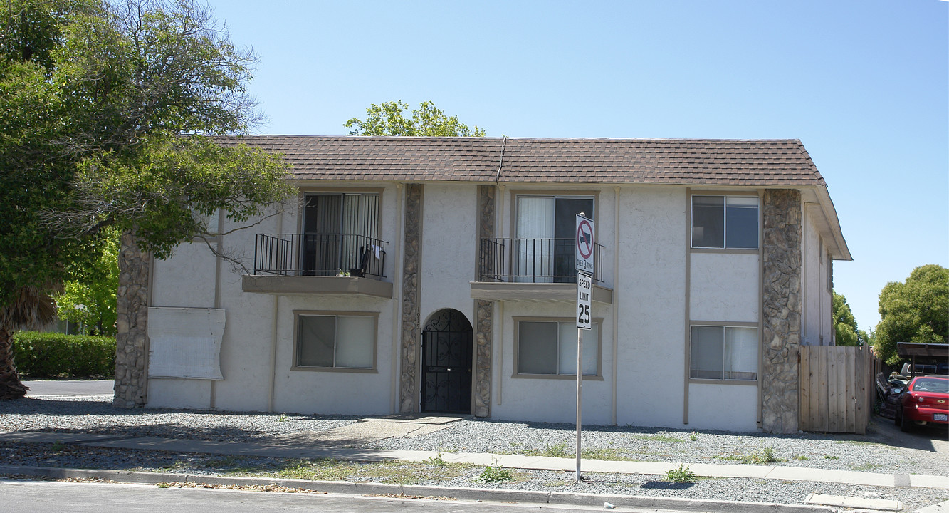 1915 Clayton Way in Concord, CA - Foto de edificio