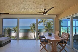 9517 Gulf Shore Dr in Naples, FL - Building Photo