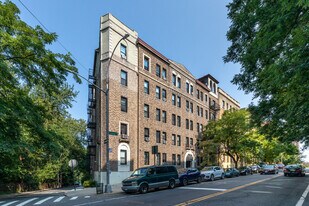 222 Seaman Ave in New York, NY - Building Photo